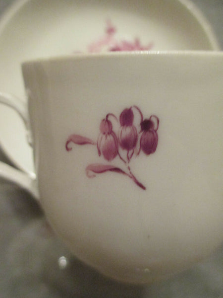 Tasse florale et soucoupe Meissen Puce. (1)