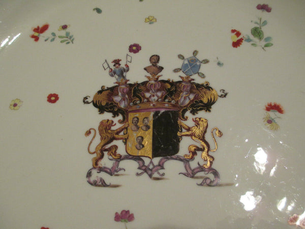 Plat en porcelaine de Meissen, armoiries du comte von Seydewitz vers 1735