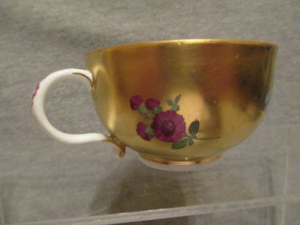 Tasse à thé et soucoupe florale dorée Meissen, années 1770 