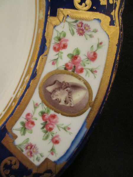 Assiette plate en porcelaine de Sèvres