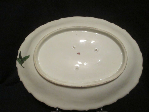 Assiette ovale à ancre rouge en porcelaine de Chelsea avec fruits et légumes 1752-56 