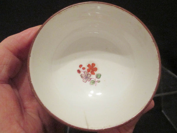 Meissener Porzellan Kakiemon Lila Teeschale und Untertasse 1735