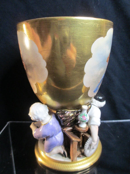 Gobelet doré en porcelaine KPM Berlin avec Putti (No1) 19ème siècle 