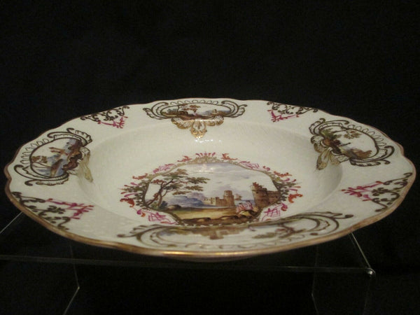 Assiette creuse panoramique en porcelaine de Meissen 1740 