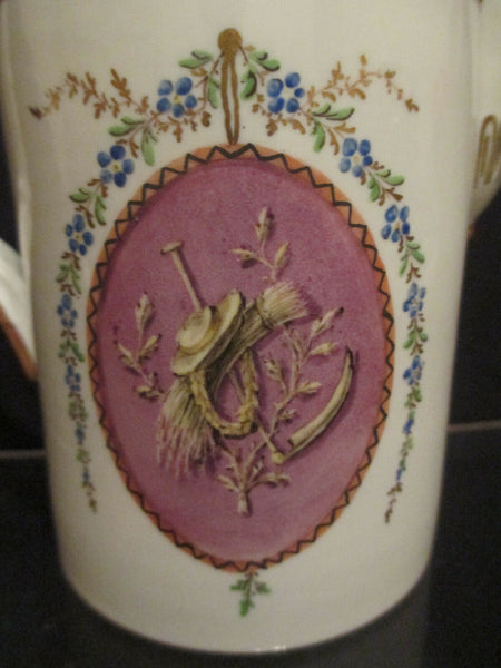 Fürstenberg-Kaffeekanne aus Porzellan, mit aufgemalten Symbolen für Weisheit und Arbeit, 1780