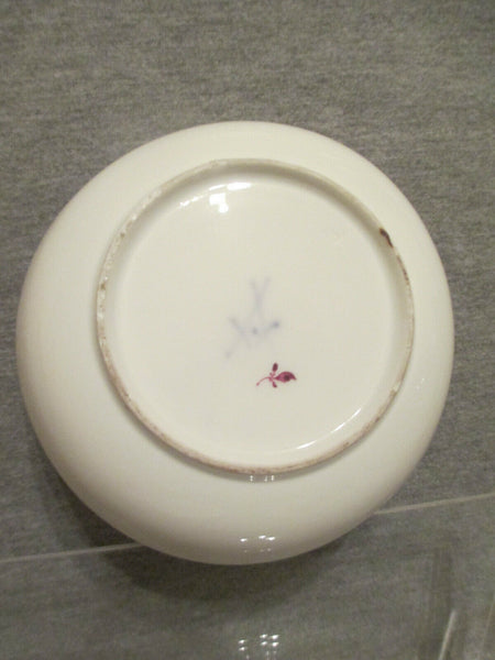 Meissen Puce Blumentasse und Untertasse, 1700 (2)