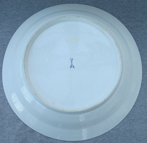 Plat en porcelaine de Meissen, armoiries du comte von Seydewitz vers 1735