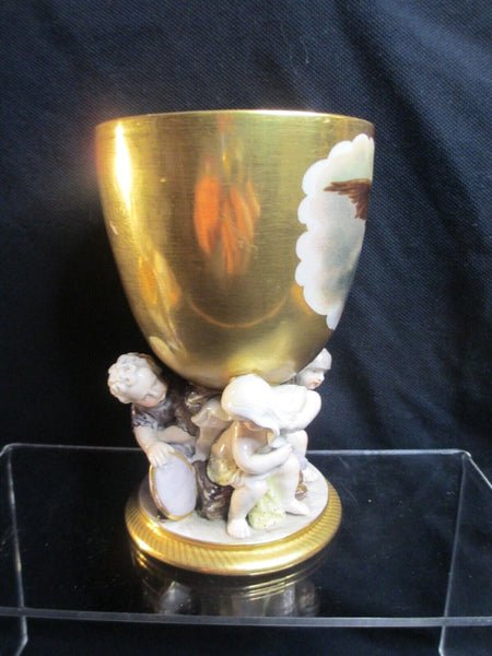 Gobelet doré en porcelaine KPM Berlin avec Putti (No2) 19ème siècle