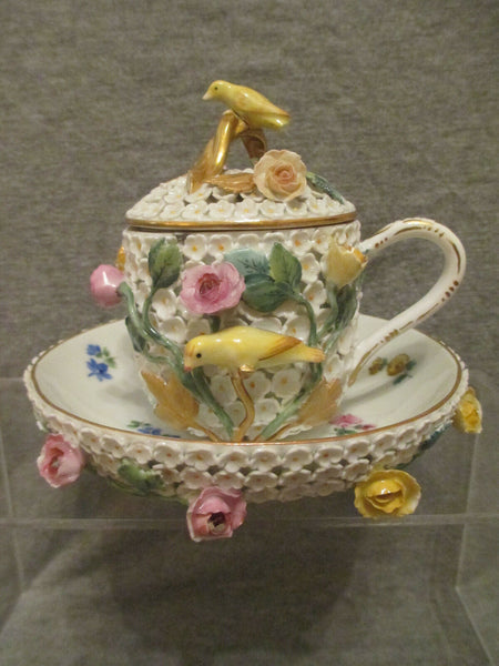 Meissen Porcelain Schneeballen Lidded Cup & Saucer. 19th C