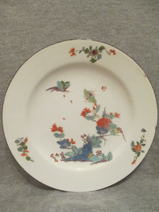 Meissener Kakiemon-Essteller aus Porzellan mit Schmetterlingen, 1735 