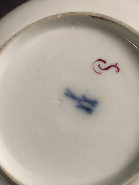 Tasse et soucoupe florale en porcelaine de Meissen gravée sur bois 1740 