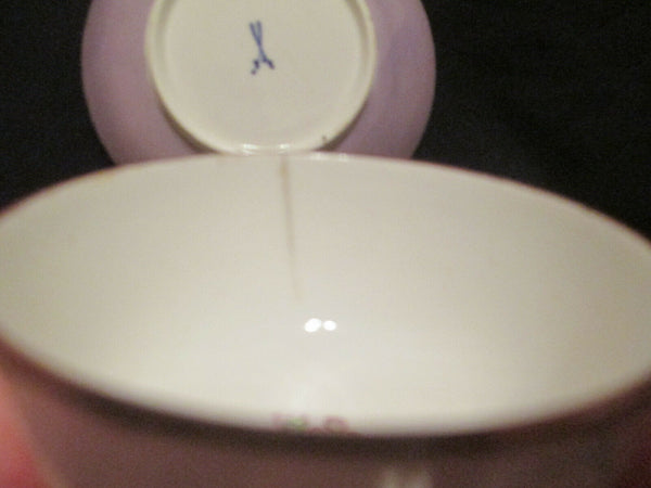 Bol à thé et soucoupe en porcelaine de Meissen Kakiemon lilas 1735