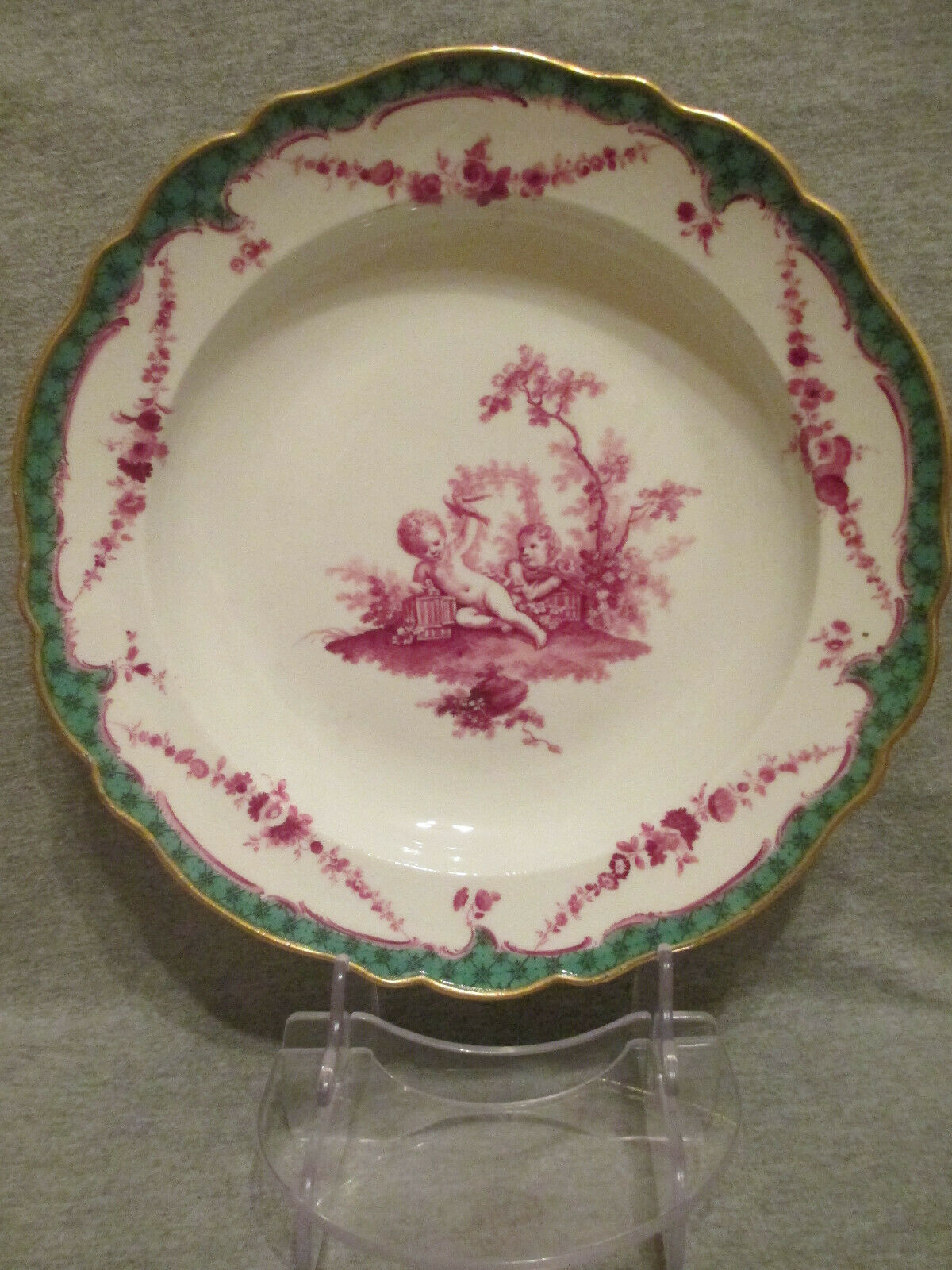 Assiette creuse en porcelaine de Meissen avec Putti, époque Dot. 1763-74 (n°2)