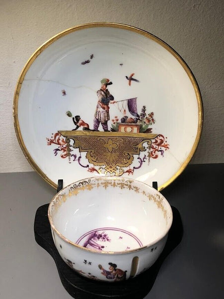 Teeschale und Untertasse aus Meissener Porzellan mit Chinoiserie-Szenen, 1730-1735 