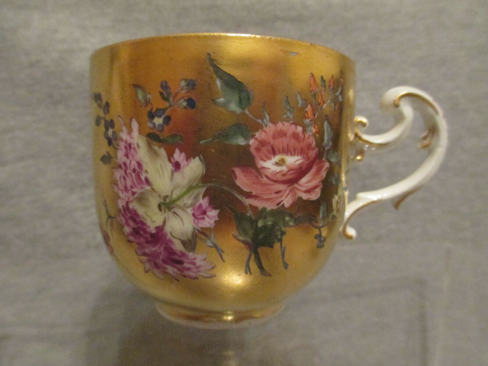 Tasse à thé florale dorée Meissen, années 1700 