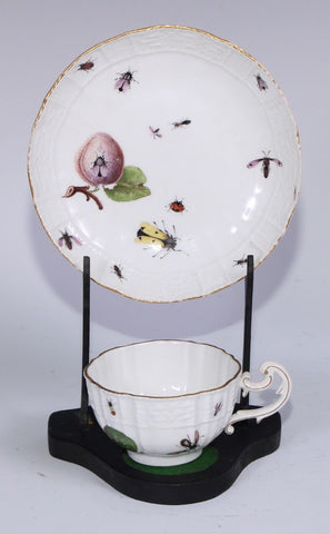 Meissener Porzellan-Teetasse und Untertasse mit Früchten und Käfern, 1740 (#2)