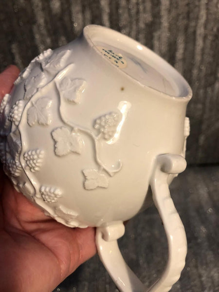 Meissen Porcelain Blanc De Chine Moulded Grapevine Tea Pot 1740