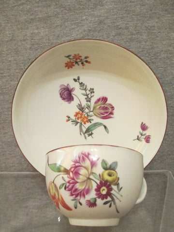 Tasse et soucoupe florale en porcelaine de Frankenthal 18ème siècle