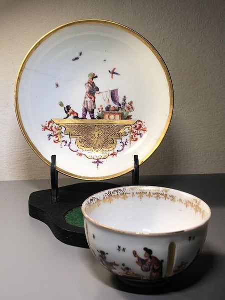 Teeschale und Untertasse aus Meissener Porzellan mit Chinoiserie-Szenen, 1730-1735 