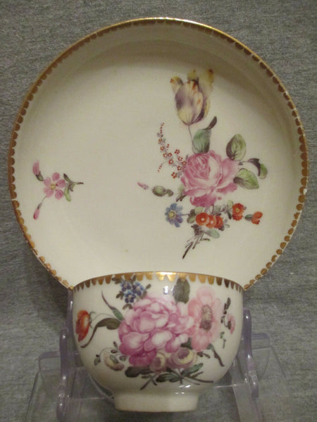 Porcelaine de Zurich, bol à thé floral et soucoupe, vers 1770 (1 sur 2)