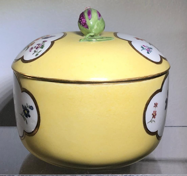 Sucrier à Couvercle Floral Fond Jaune En Porcelaine De Meissen 1740 