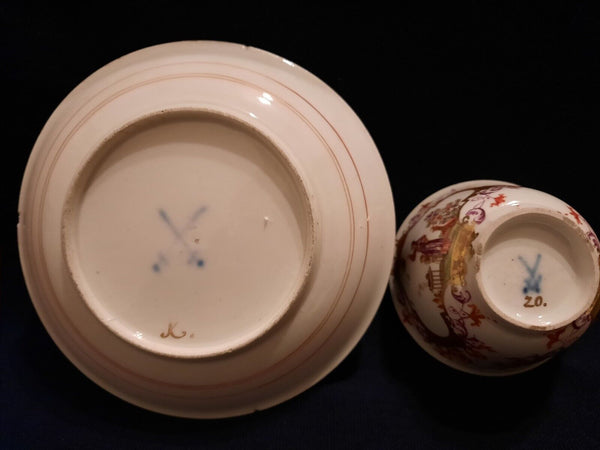 Teeschale und Untertasse aus Meissener Porzellan mit Chinoiserie-Szenen, 1725 - 1730