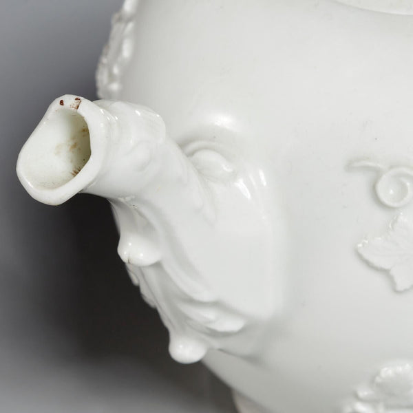 Théière En Porcelaine De Meissen Blanc De Chine Moulé Vigne 1740 