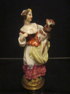 Flacon à Parfum en Porcelaine de Meissen représentant une Femme et un Chien 19ème