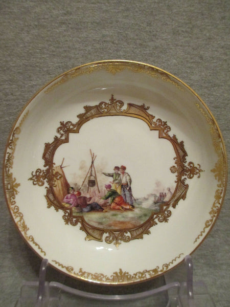 Soucoupe scène de camp de soldats en porcelaine de Meissen, vers 1740. 