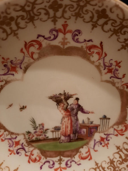 Teeschale und Untertasse aus Meissener Porzellan mit Chinoiserie-Szenen, 1725 - 1730