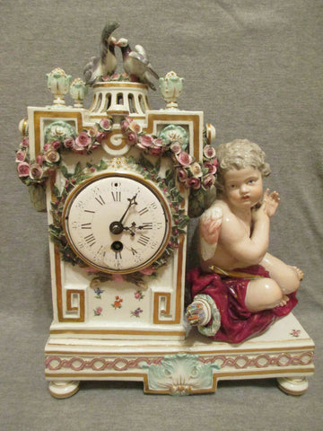 Pendule de cheminée figurative en porcelaine de Meissen