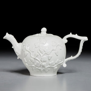 Théière En Porcelaine De Meissen Blanc De Chine Moulé Vigne 1740 