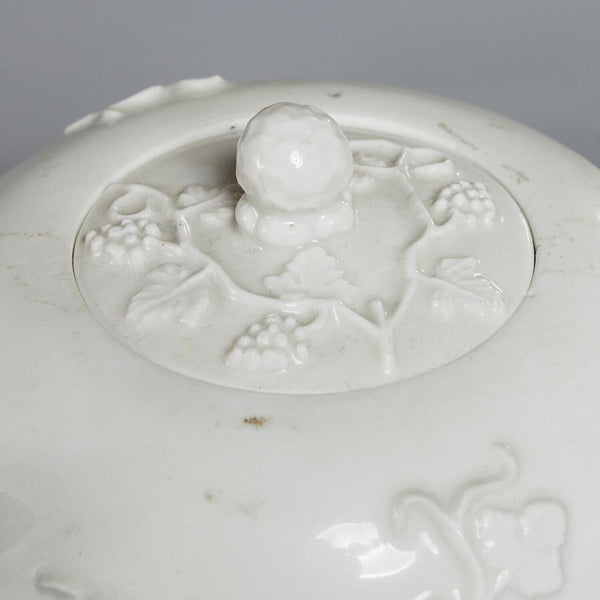 Théière En Porcelaine De Meissen Blanc De Chine Moulé Vigne 1740 