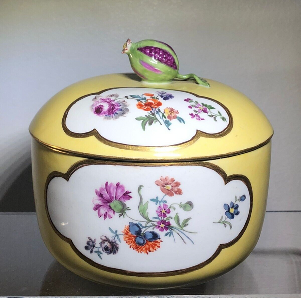 Sucrier à Couvercle Floral Fond Jaune En Porcelaine De Meissen 1740 