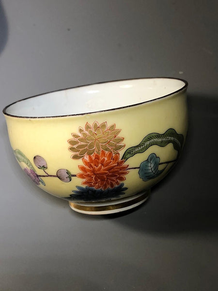 Bol à thé moulu jaune et soucoupe en porcelaine de Meissen 1730-35 Drehers Marks 
