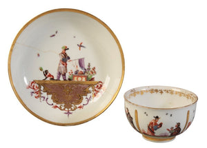 Teeschale und Untertasse aus Meissener Porzellan mit Chinoiserie-Szenen, 1730-1735 