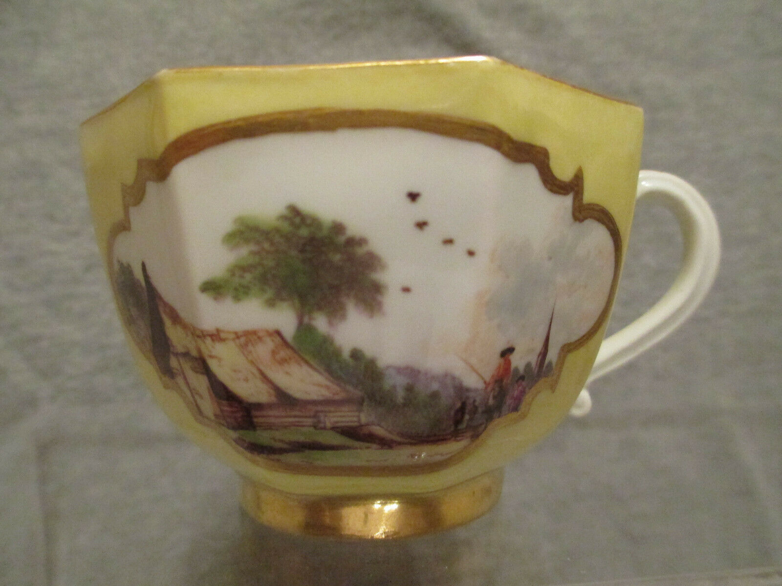 Tasse à Thé Octogonale Scenic Jaune Meissen 1735 