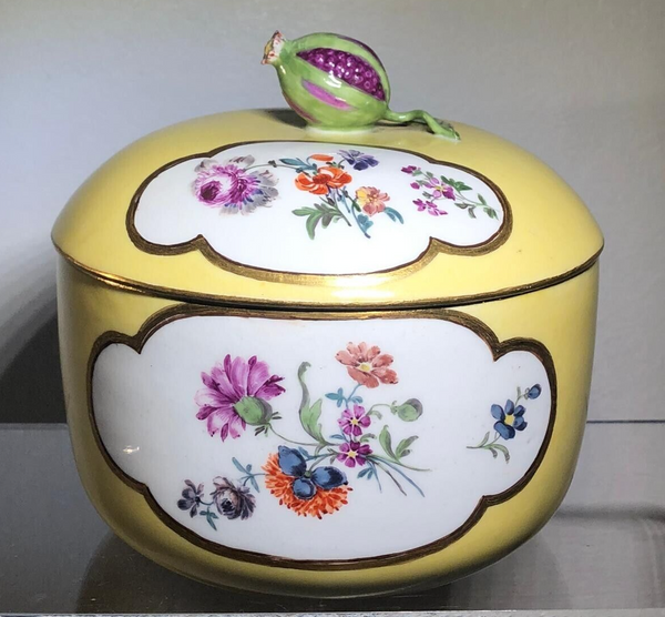 Sucrier à Couvercle Floral Fond Jaune En Porcelaine De Meissen 1740 