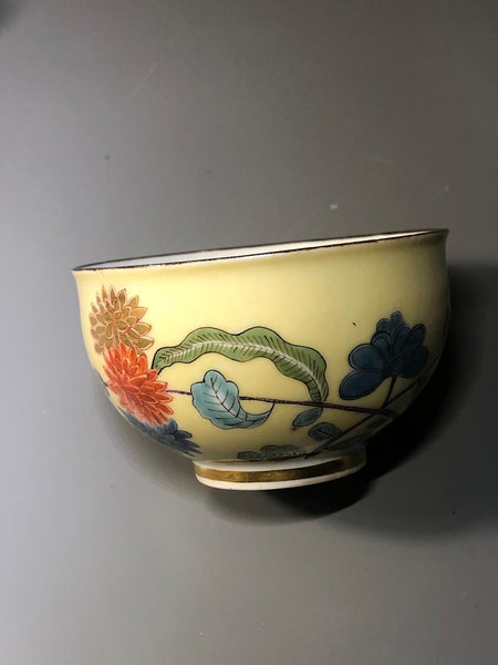 Bol à thé moulu jaune et soucoupe en porcelaine de Meissen 1730-35 Drehers Marks 