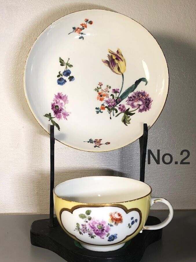 Meissener Porzellan-Tasse mit gelbem Blumenmuster und Untertasse, 1740 #2