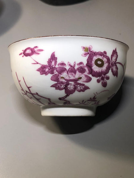 Bol à thé et soucoupe Puce Kakiemon en porcelaine de Meissen 1730-40 Drehers Marks