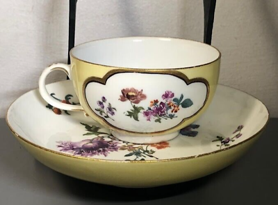 Tasse et soucoupe florale à fond jaune en porcelaine de Meissen 1740 #1