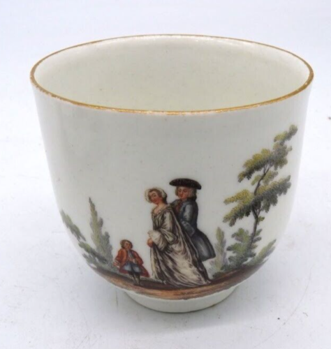 Meissener Porzellan-Kaffeetasse mit Watteau-Szenen aus den 1740er Jahren