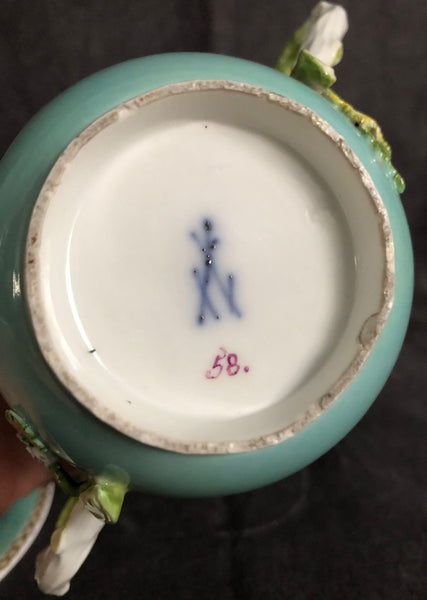 Tasse Scène Tenniers à Couvercle Double Anse En Porcelaine De Meissen 18ème Siècle